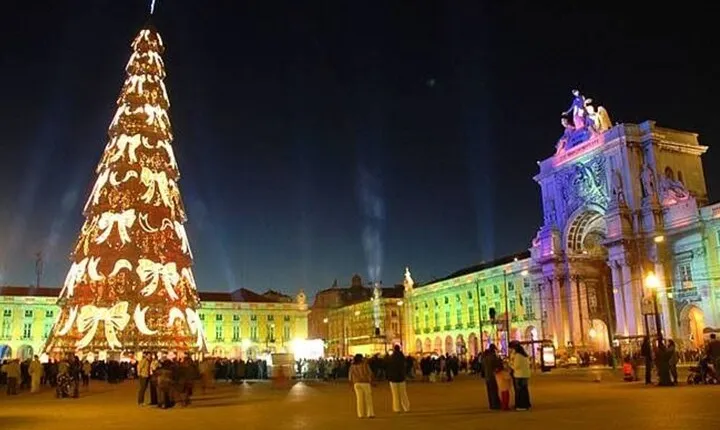 Private Christmas Lights Tuk Tuk Tour in Lisbon