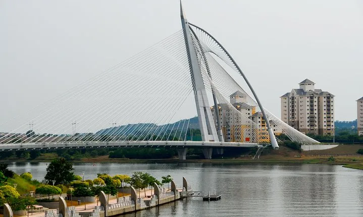 8 Attractions Putrajaya Half-Day City Tour