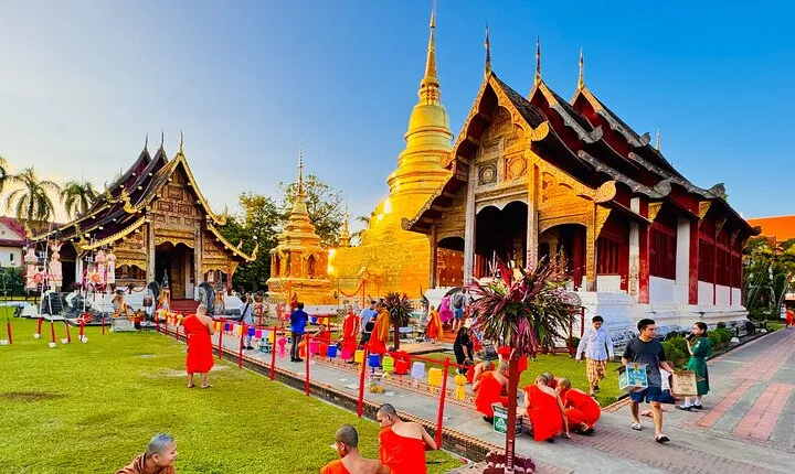 Chiangmai Temple And City Walking Tour with ex monk Part 1