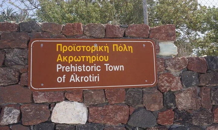 Exploring the Wonders of Akrotiri: A Walking Tour of Santorini’s Historic Town