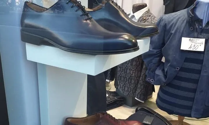 Private vehicle and driver for your Paris - Paris trips.