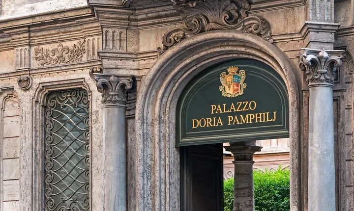 Skip-the-line Doria Pamphilj Gallery Private Guided Tour