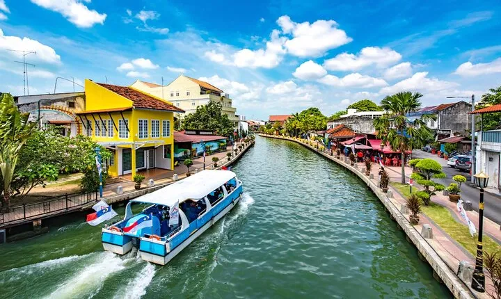Melaka City Tour and River Cruise with Baba and Nyonya Lunch