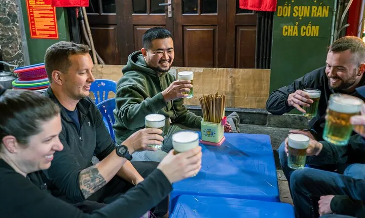 Hanoi's Vibrant Beer Hơi Culture with a Beer Lover