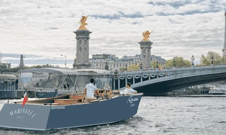 Guided Luxury River Cruise & Walking Tour of Paris' Monuments