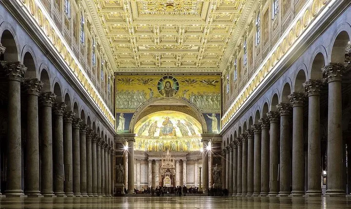 Private Tour with guide & Luxury Car: Holy Churches of Rome