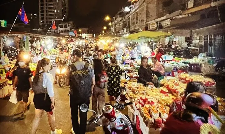 Ultimate Phnom Penh Food Tour by Tuk Tuk: 20 Tastings and Drinks