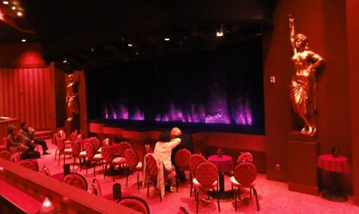 6 hours Paris City Tour with Seine River cruise and Crazy horse