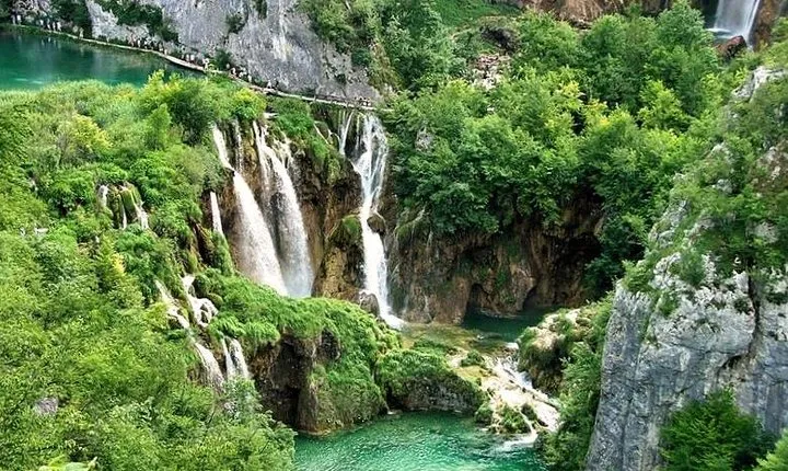 The natural park of Plitvice Lakes transportation, and return to Zadar