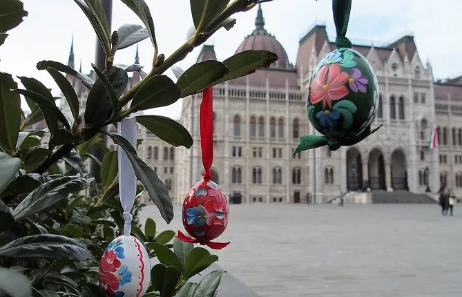 Egg hunt in the city - Easter in Budapest