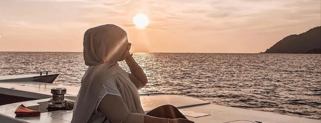 Sunset cruise and banana boat or 30 minutes kayaking at Paradise 101