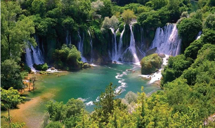 PRIVATE TOUR to Kravice Waterfalls, Mostar and Počitelj old town