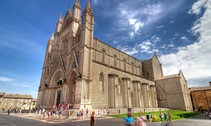 Orvieto and Civita di Bagnoregio Skip-The-Line Lunch Included from Rome