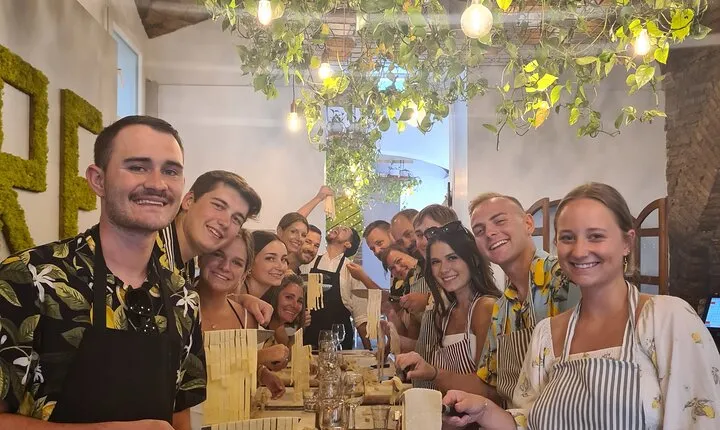 Cooking Class 2 Hour Spanish Steps - Fettucine and Tiramisù