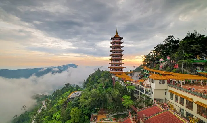Genting Highlands Day Trip with Batu Caves and Cable Car Ticket