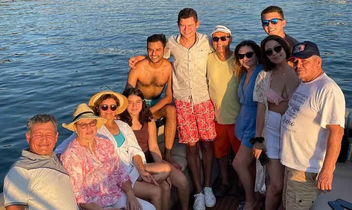 Lake Austin Boat Cruise 1.5 Hour Scenic Tour BYOB Per Person