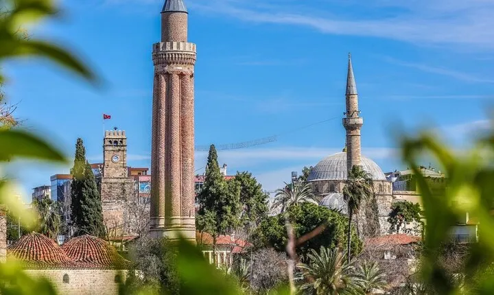 Full Day City Tour/2 Waterfalls, Boat Trip, Old Town 