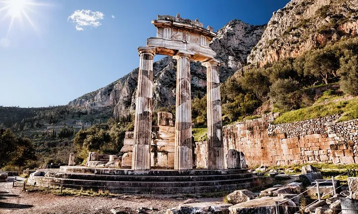 Delphi, Arachova & Hosios Loukas Full Day Private Tour