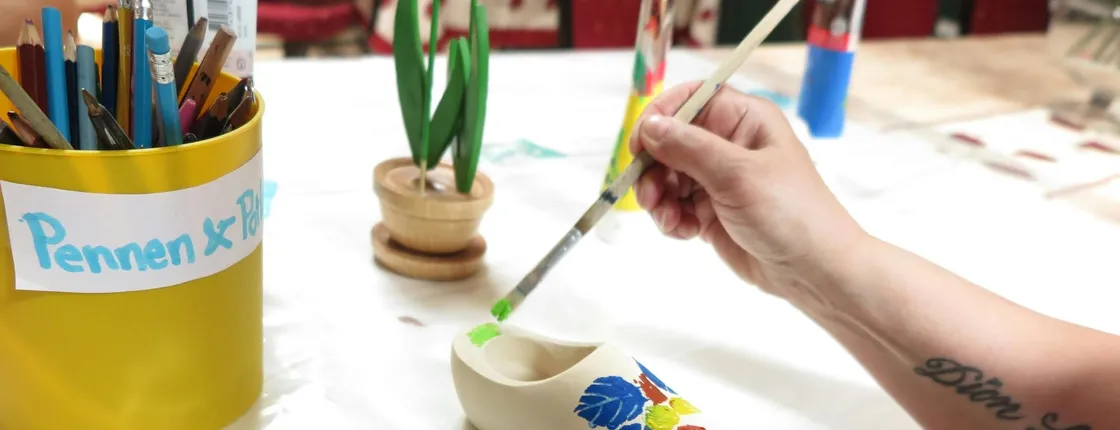 Wooden shoes painting workshop in Volendam