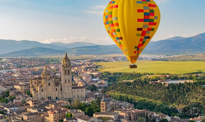 Hot-Air Balloon Ride over Segovia with Optional Transport from Madrid