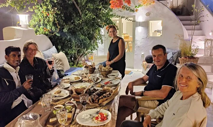 Half-Day Traditional Micro Restaurant in Santorini