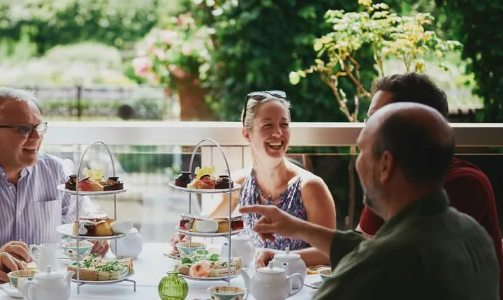 Kensington Palace VIP Garden Tour with Royal High Tea