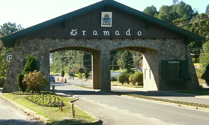 Shared Shuttle between Porto Alegre Airport and Gramado or Canela Hotels