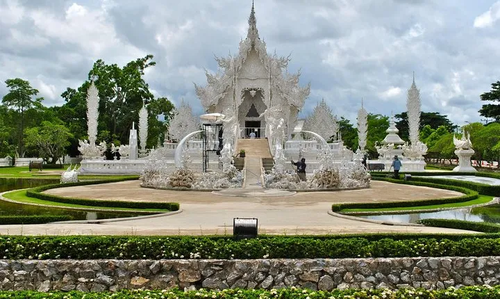 White Temple-Black House & Blue Temple Tour From Chiang Mai