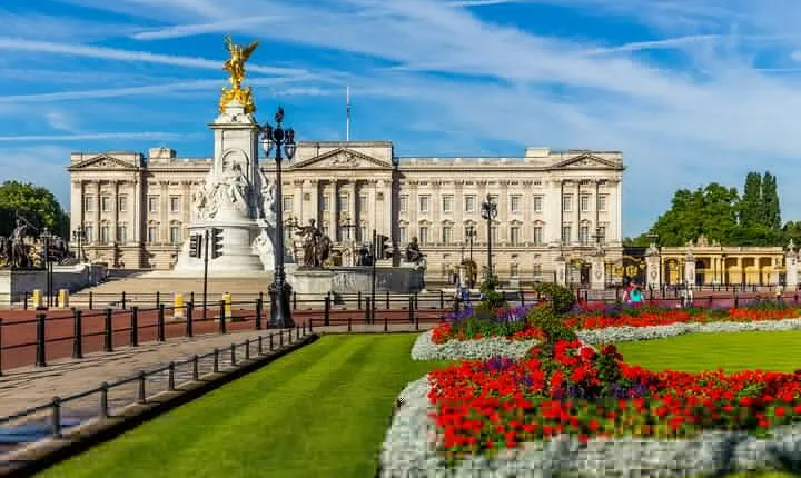Buckingham Palace Exterior and Royal History Private Tour