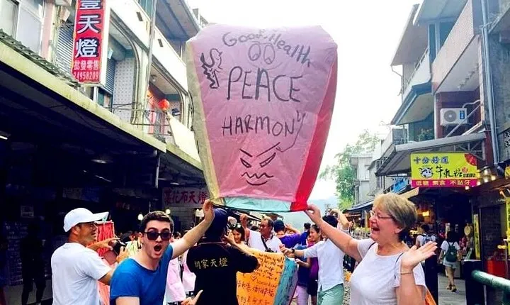 Pingxi and Jiufen Day Trip from Taipei with Sky Lantern Experience