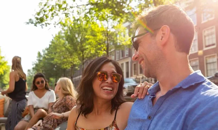 Amsterdam: German Canal Cruise with unlimited drinks