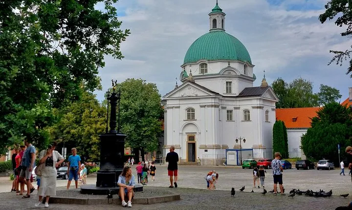 Architecture Walking Tour in Warsaw