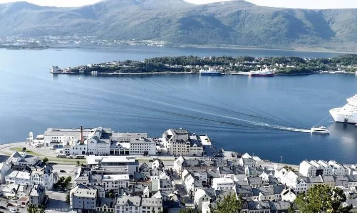 Alesund Port, Airport & City Private Transfer