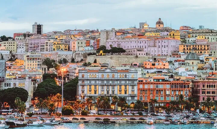 Cagliari Scavenger Hunt and Highlights Self-Guided Tour