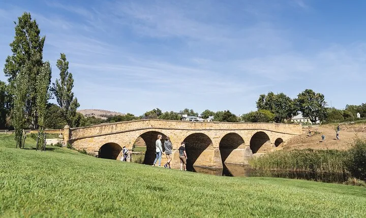 Coal River Valley, Lunch, Richmond & Tastings Private Day Tour
