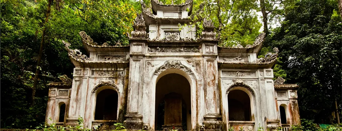 Boat trip to Perfume Pagoda and cable car to Huong Tich Cave from Ha Noi