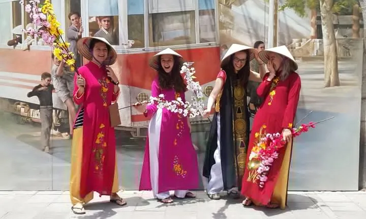 Discover Hanoi culture by walking