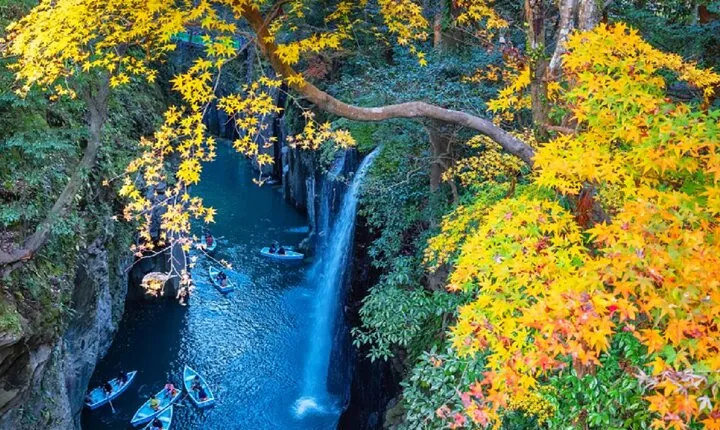 Fukuoka: Miyazaki, Takachiho Gorge with boat and Beef Lunch Tour