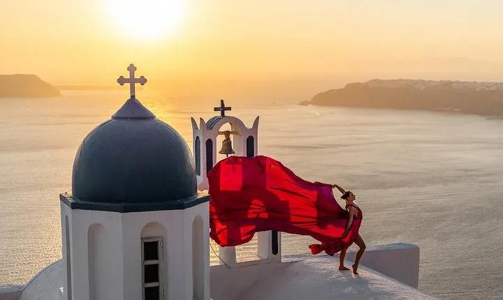 Flying Dress Photoshoot in Santorini by Flying Dress Photo ©