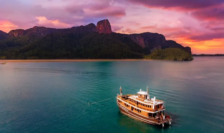 M/Y Lalida Sunset Dinner Cruise in Krabi