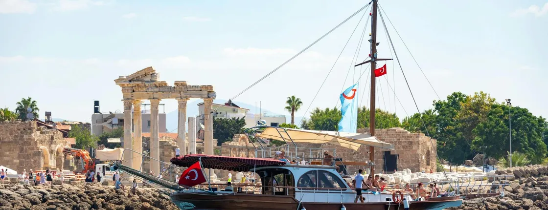 Adults-only Gulet cruise with lunch and drinks from Side