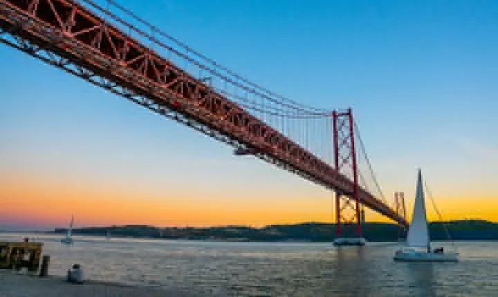 Charms of Lisbon: Alfama Tapas Tour & Sunset Sailing with Wine