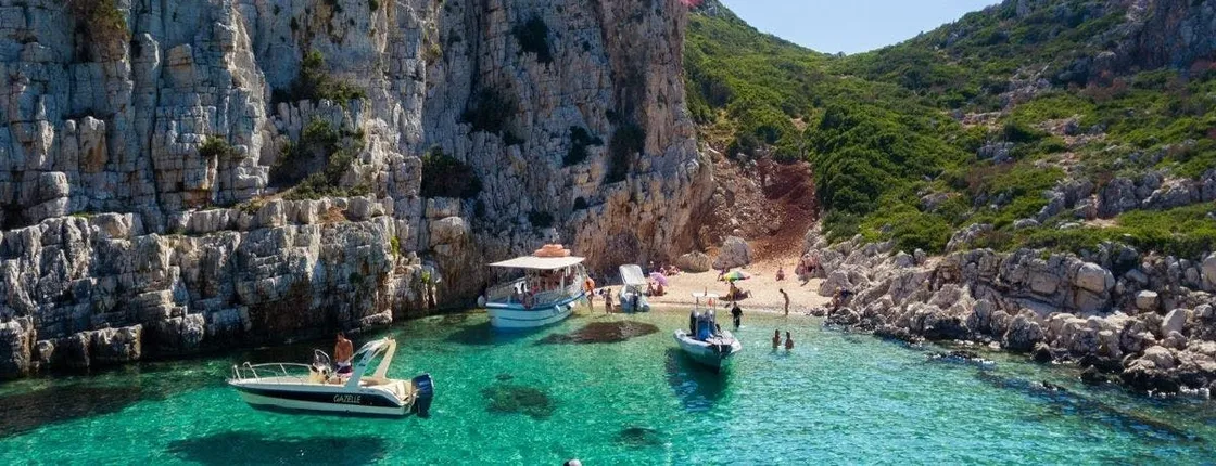 5-hour Navarino tour with cruise in Navarino Bay