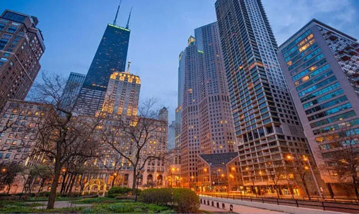 Architectural and Historical Private Tour in Downtown Chicago