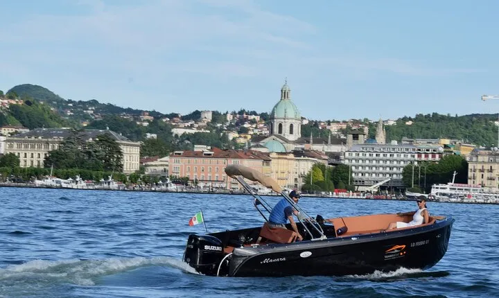 Experience on Lake Como aboard an elegant boat