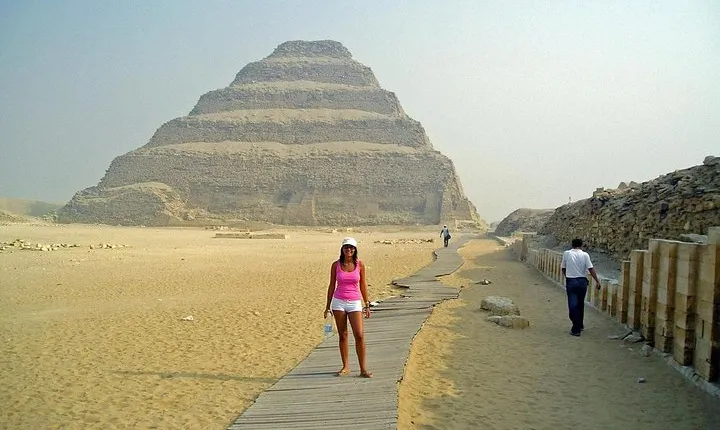 Hurghada Cairo Private Day Trip with Giza Pyramids, Sphinx, and Sakkara