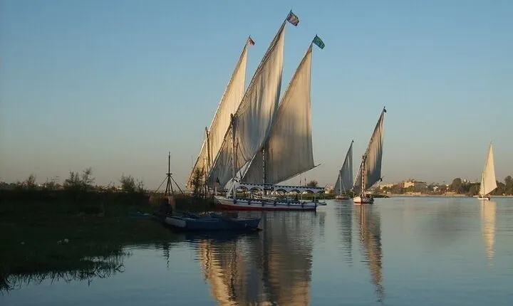 Cairo : 4-Days Nile Cruise, Aswan,Luxor with Sleeper Train round trip Abu Simble
