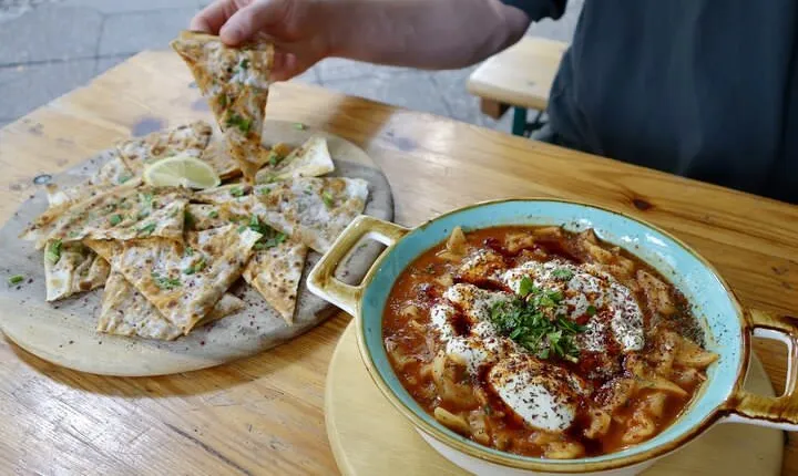 Berlin Vegan Food & Cultural Walking Tour in Vibrant District