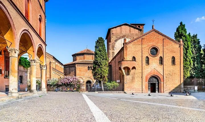 Walking tour unveiling Bologna