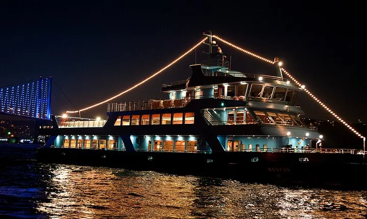 Bosphorus Dinner Cruise & Entertaintment & Private Table & Wi-Fi